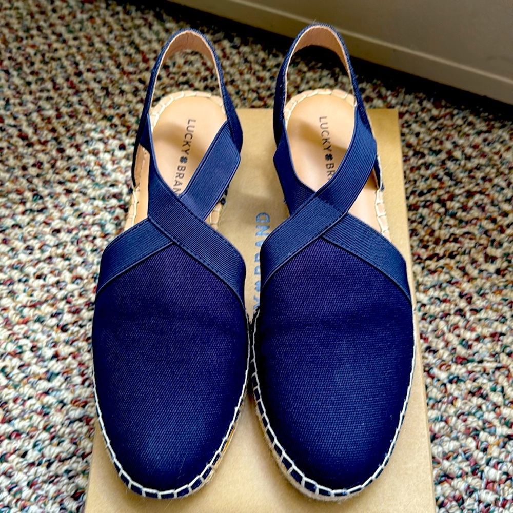 Lucky Brand navy Woman’s Peacoat canvas shoes size 9 - Picture 2 of 4